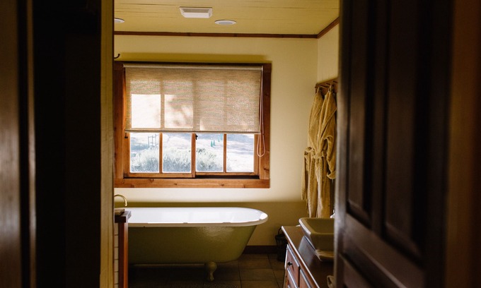 Ukiah House | The Toll House & Bunkhouse at Whispertree; Elegantly Renovated Historic Home!