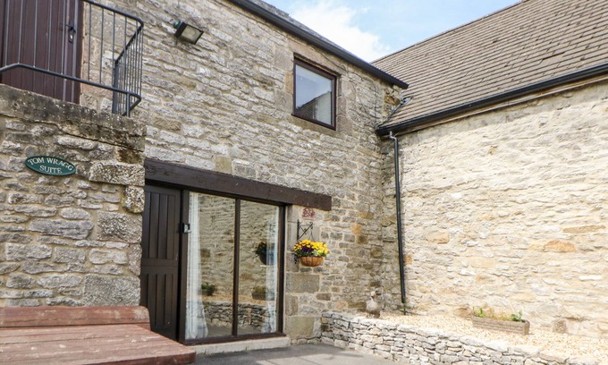 Over Haddon Cottage | THE TOM WRAGG SUITE, pet friendly, with a garden in Bakewell