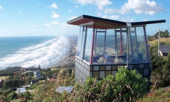 Muriwai House | The Tower House, Muriwai Beach