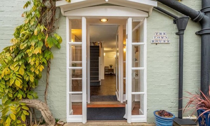 Hollesley House | The Town House