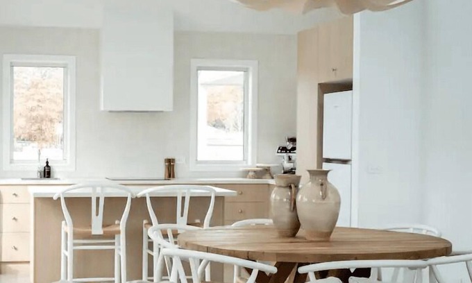 Porepunkah Cottage | The Tradesmans Cottage: Two - Classic alpine cottage with an intricate stonemason frontage.
