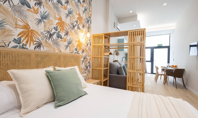 La Creu del Grau Apartment | The Trafalgar Apartment 02 by Florit Flats