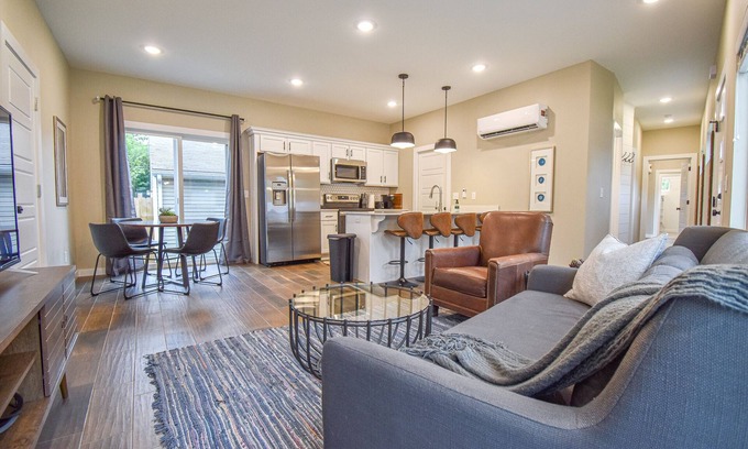 Fayetteville House | The Traveler - 3 mi to DT Fayetteville and UofA