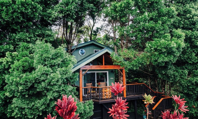 Hakalau Cottage | The Treehouse at Hulili Farm - NEW