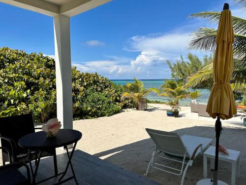 Colliers Bay House | The Tropical Breeze Cottage