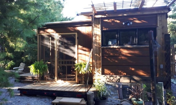 Niagara Falls Cottage | The "Twiglet"