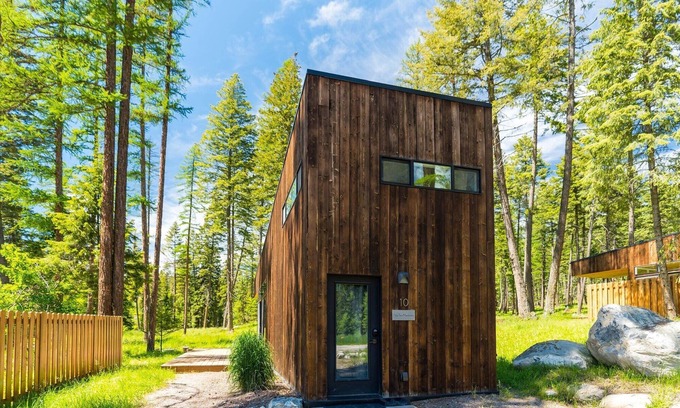 Lakeside Cabin | The Two Medicine at Stoner Creek Cabins