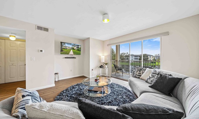 Carrollwood Condo | The Urban Oasis – Serene Views!