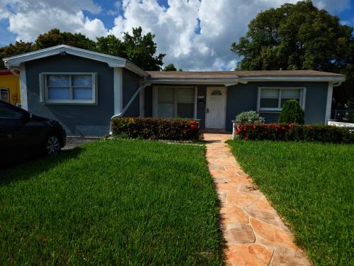 Lauderdale Lakes House | The Vacay Inn