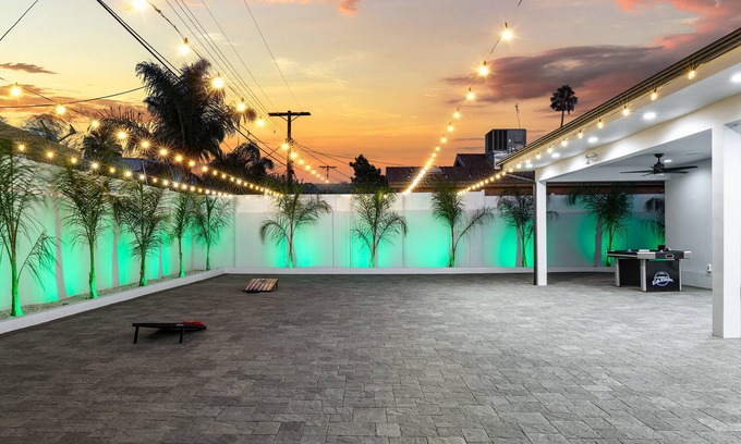 North Hollywood House | The Valley Palms