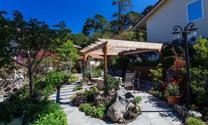 Northeast Carmel Hotel | The Vendange Carmel Inn & Suites