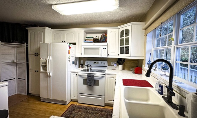 Macon Apartment | The Vera - 1 BD/1BA Furnished Apartment - Near Lake and Bike Trails, Mercer Univ
