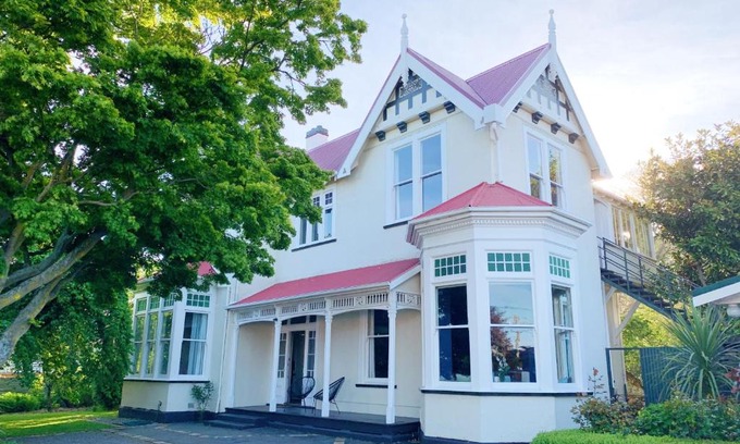 Oamaru Bed & Breakfast | The Vicarage Boutique Bed and Breakfast Oamaru