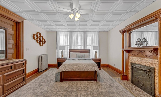 Buffalo House | The Victorian on South Park Sleeps 6
