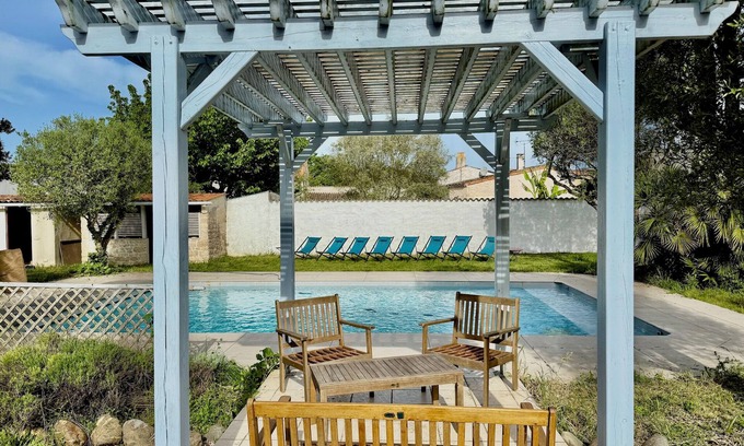 Saint-Sulpice-de-Royan Villa | The Villa Archipel in Royan w/pool & tennis court 10min from the beach