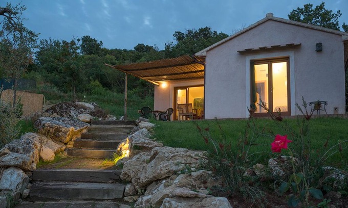 Saturnia Villa | The Villino, detached cottage with shared pool