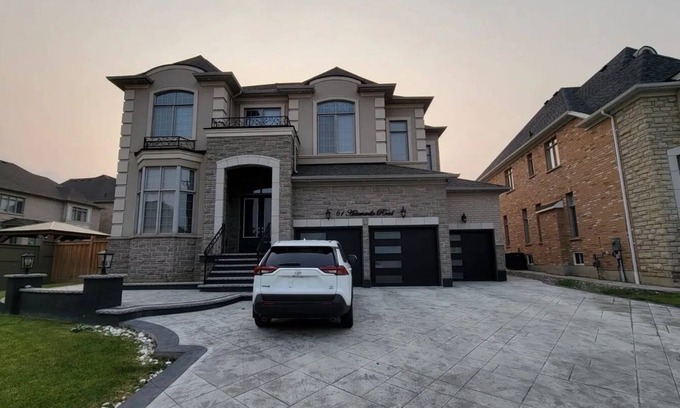 Brampton Apartment | The Vistana Brampton 2Bedroom Contemporary designed spacious apartment!