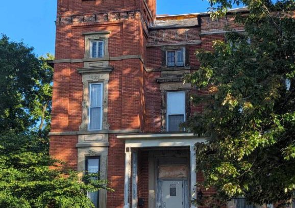 Downtown Toledo Bed & Breakfast | The Vistula Rose B & B