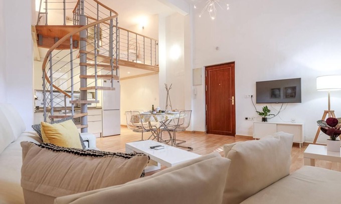 San Gil Apartment | The wall of Sevilla Parking