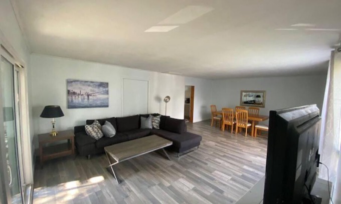 Napanee Apartment | The Water street Inn UPSTAIRS apartment