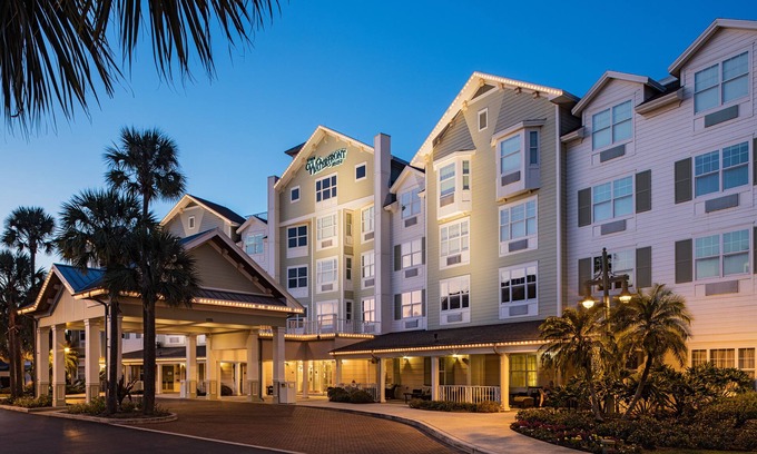 Lake Sumter Landing Hotel | The Waterfront Inn