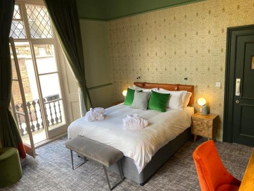 Island Gardens Hotel | The Waterman's Arms