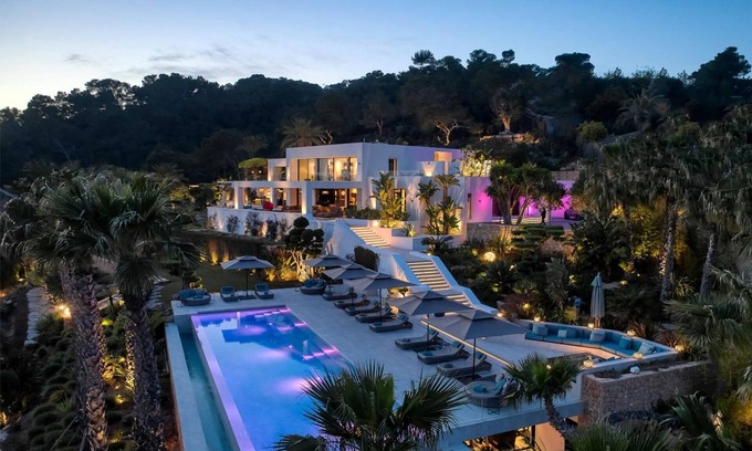 Ibiza Town Villa | The Wave Villa – Luxury villa with stunning sea views in S’Estanyol, Ibiza