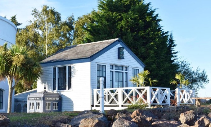 Newport House | The West Usk Lighthouse Lightkeepers Lodge