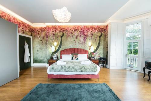 Pontefract House | The West Wing at Hillthorpe Manor with Gardens & Private Hot Tub