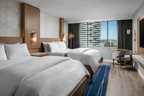 Central Waterfront Hotel | The Westin Harbour Castle, Toronto