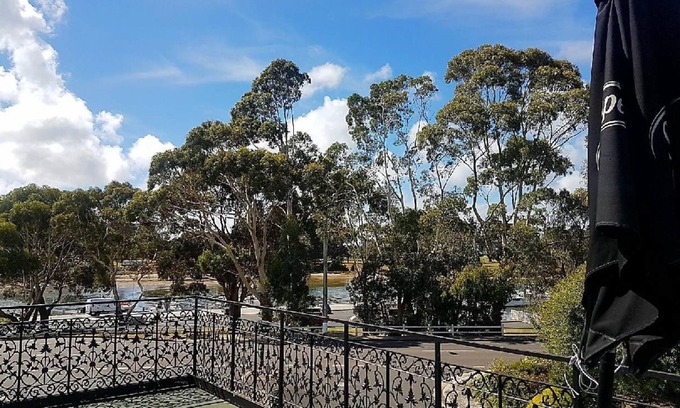 Wynyard Hotel | The Wharf Hotel Wynyard