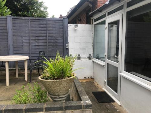 Ickenham Apartment | The White Cottage
