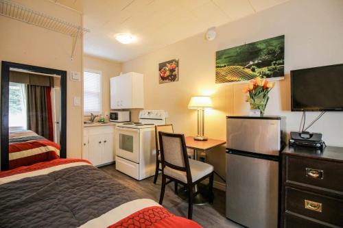 North River Hotel | The White Horse Motel