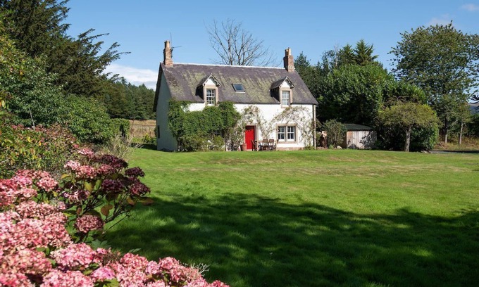 Duns Cottage | THE WHITE HOUSE - DUNS CASTLE ESTATE