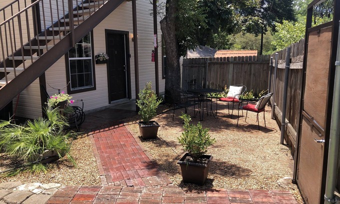 West San Antonio Apartment | The White House!