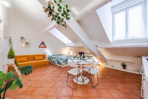 Tricolore Apartment | tHE White Jungle - San Babila Attic