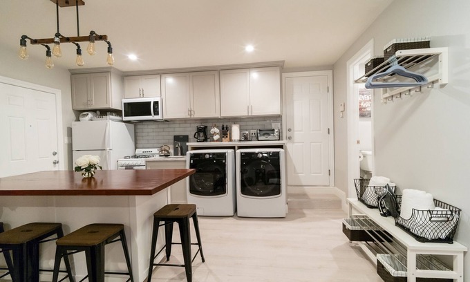 Fremont Apartment | The White Rose Annex