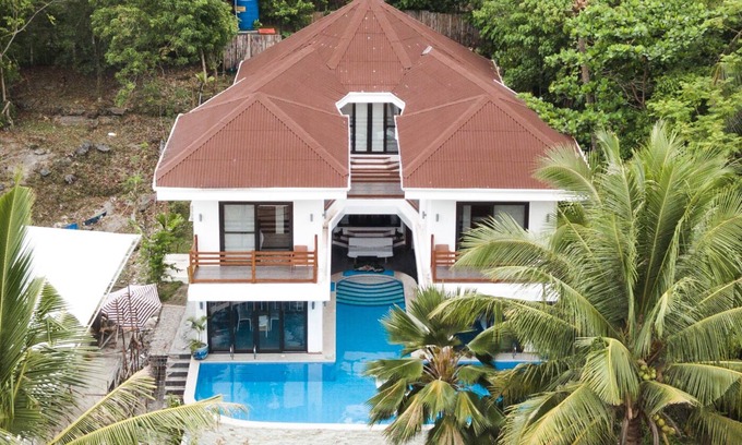 Panglao House | The Whitehouse by the Sea is your private villa by the sea.