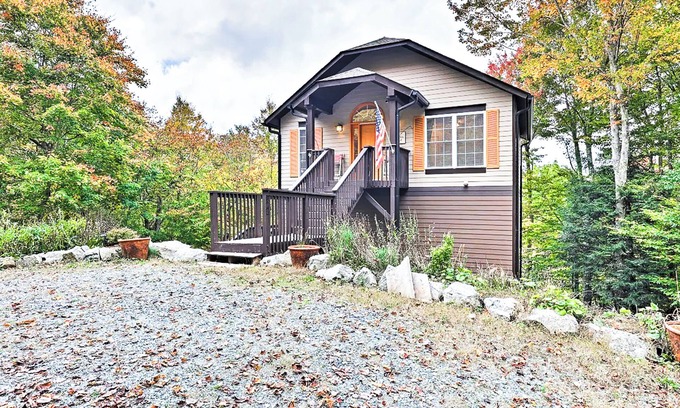 Beech Mountain House | The Wild Daisy Retreat - Intimate Treetop Mountain Setting