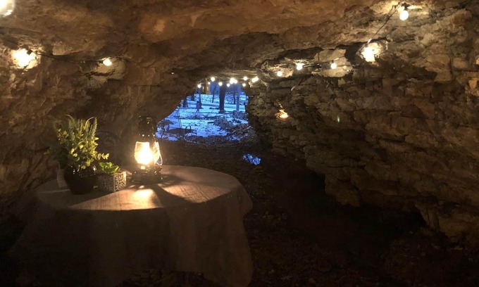Maysville Cabin | The Wilderness Romance Retreat - Cave , Luxury Hot Tub, Hiking ,420-friendly !