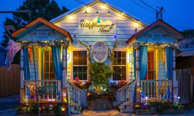 New Roads House | The Wildflower Inn of False River-nScarlett Rose Suite
