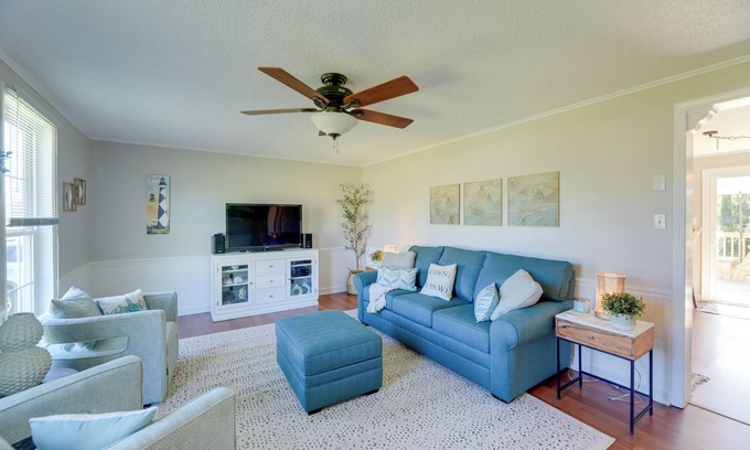 Harkers Island House | 'The Willowberry House' with Deck & Grill!