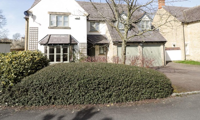 Shipston on Stour Cottage | THE WILLOWS, pet friendly, with a garden in Tredington