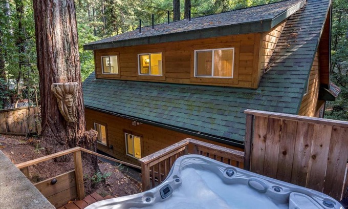 Rio Nido House | The Wood Chalet Hot Tub BBQ Redwoods