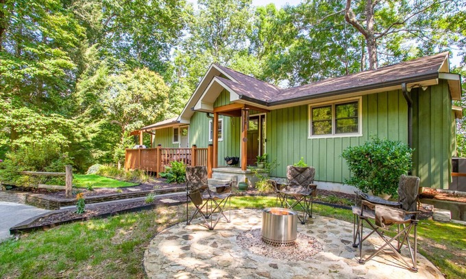 Wears Valley Cabin | The Woodland Respite: Hot Tub, Arcade & Games!