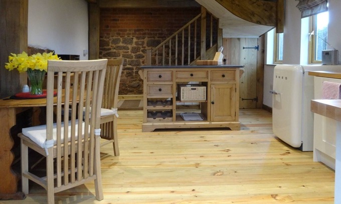 Brampford Speke Cottage | THE WOODSHED, pet friendly, country holiday cottage in Upton Pyne