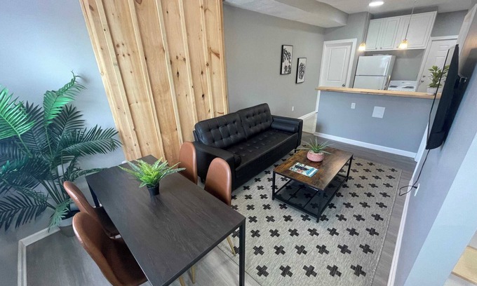 West Columbus House | The Yale Townhouse 2 - 2BR