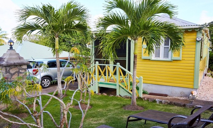 Gingerland House | The Yellow Cabin - Nevis