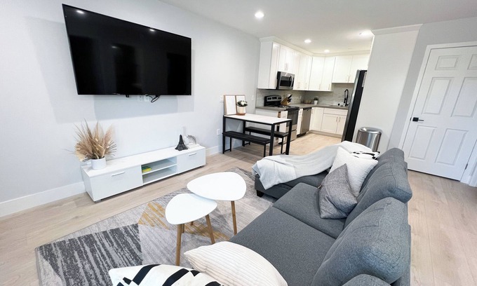 Santa Clara House | The Zen Den - Newly Built 2 BR Centrally-Located