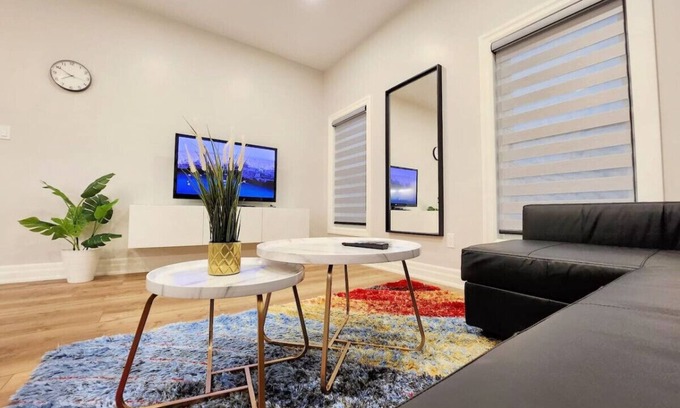 Downtown Apartment | The Zen Escape Modern Queen-Bed Full Apartment